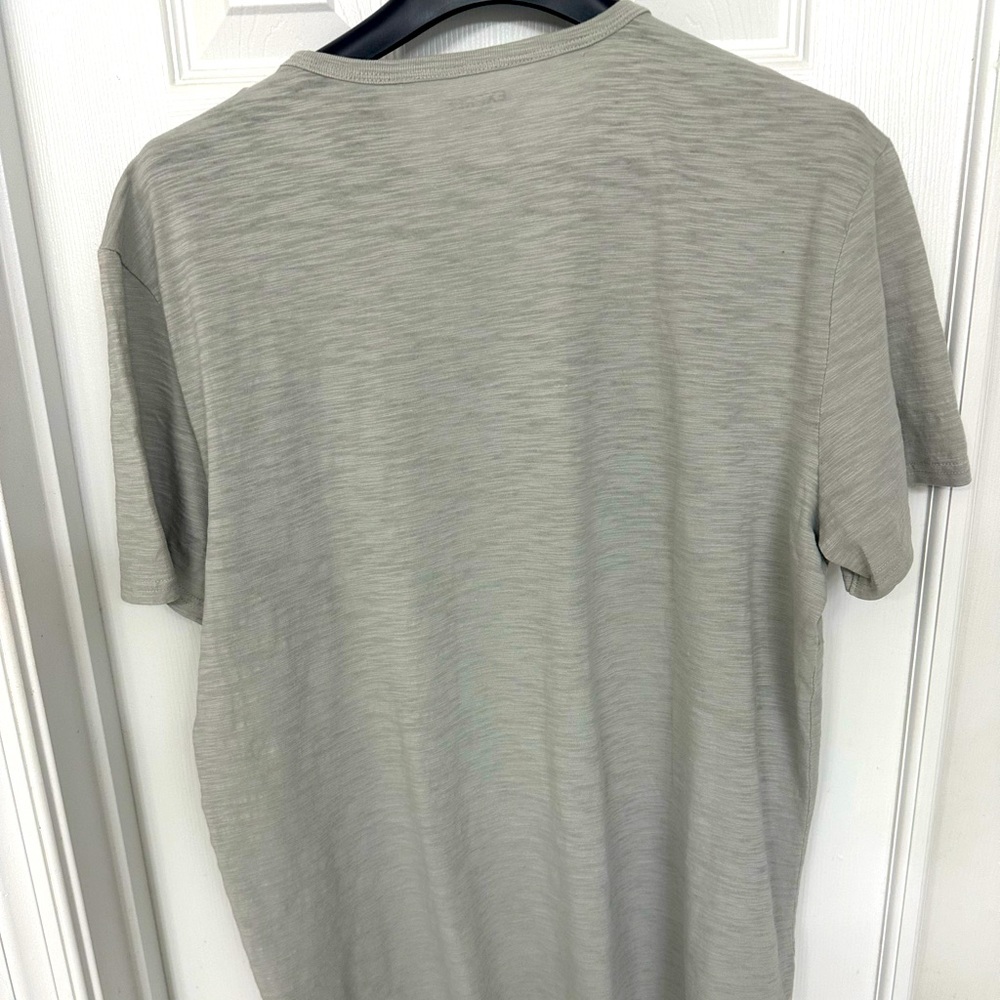 Express T-shirt. New - Picture 3 of 3